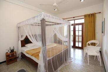 هتل Sisi S Place