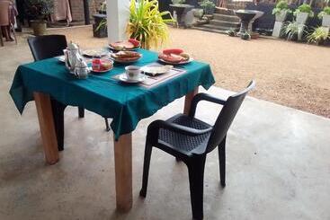 هتل Sisi S Place