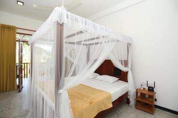 هتل Sisi S Place