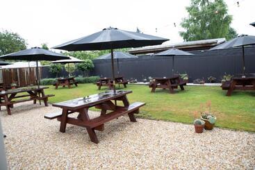 هتل The Wakefield Bar And Restaurant Ltd