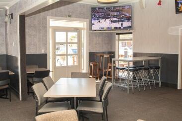 هتل The Wakefield Bar And Restaurant Ltd