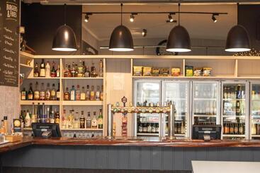 هتل The Wakefield Bar And Restaurant Ltd