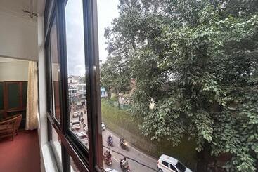 هتل Urban Living
