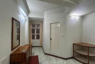 هتل Urban Living