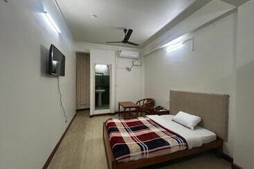 هتل Urban Living