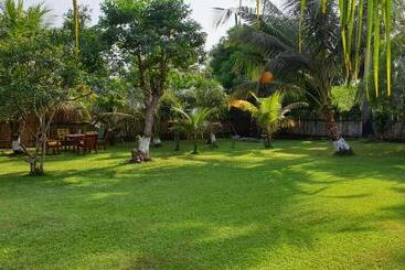 هتل Uzoma S Lodge