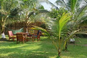 هتل Uzoma S Lodge