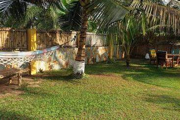 هتل Uzoma S Lodge