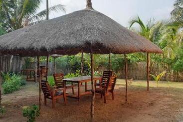 هتل Uzoma S Lodge