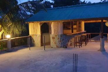 هتل Uzoma S Lodge