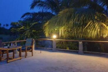 هتل Uzoma S Lodge