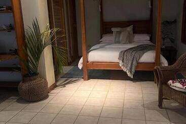 پانسیون Paradise Point Villas