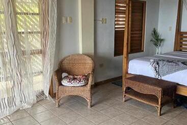 پانسیون Paradise Point Villas