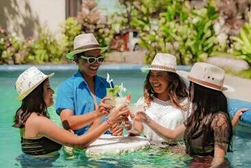 پانسیون Room In Guest Room   Cabana For 5 People And Pool