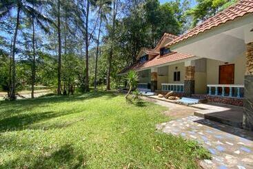 Ranong Resort And Laguna