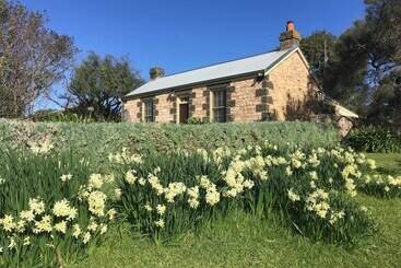 تختخواب و صبحانه Cherry Plum Cottages