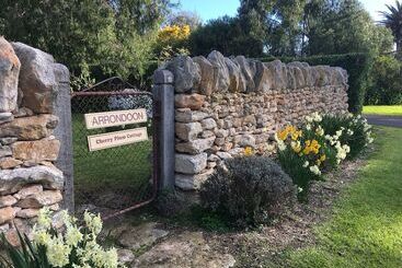 تختخواب و صبحانه Cherry Plum Cottages
