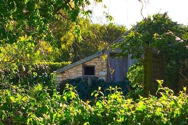 تختخواب و صبحانه Cherry Plum Cottages