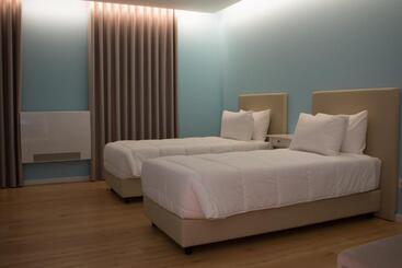 Feira Hostel & Suites - Santa Maria da Feira