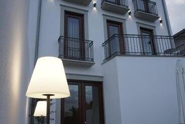 Feira Hostel & Suites