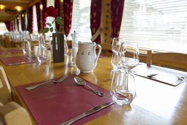 هتل Hôtel Les Dents Blanches