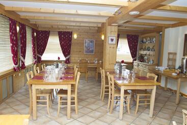 هتل Hôtel Les Dents Blanches