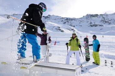هتل Hôtel Les Dents Blanches