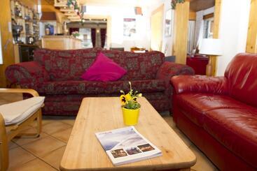 هتل Hôtel Les Dents Blanches