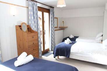 هتل Hôtel Les Dents Blanches