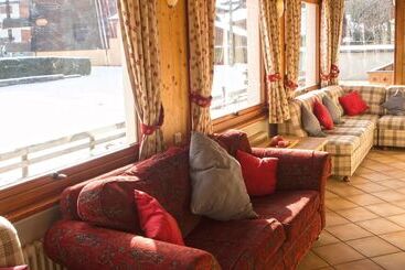هتل Hôtel Les Dents Blanches