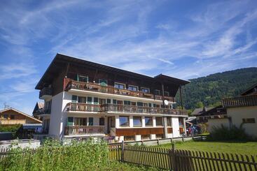 هتل Hôtel Les Dents Blanches
