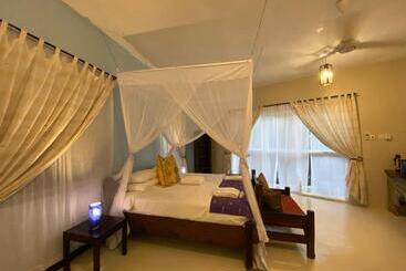 هتل Jafferji Beach Retreat