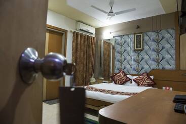 هتل Oyo Rooms Bajrakabati Road