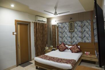 هتل Oyo Rooms Bajrakabati Road