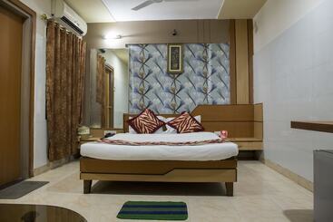 هتل Oyo Rooms Bajrakabati Road