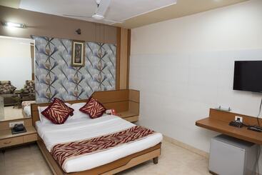 هتل Oyo Rooms Bajrakabati Road