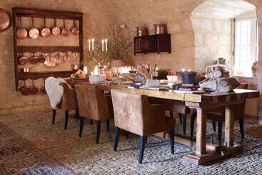 هتل Hôtel Restaurant De Bouilhac  Les Collectionneurs