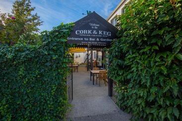 مُتل Cork And Keg