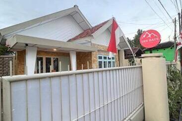 هاستل Ijen Haus