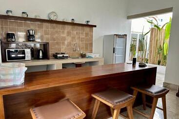 هاستل Ijen Haus