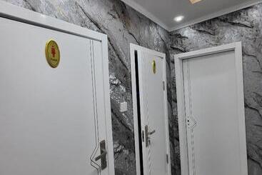 هتل Hostel 555