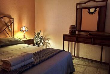 هتل Hostel Paricutín