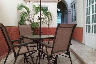 هتل Hostel Paricutín