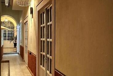 هتل Hostel Paricutín
