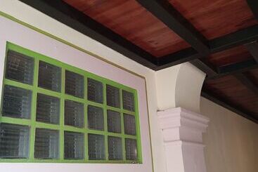 هتل Hostel Paricutín