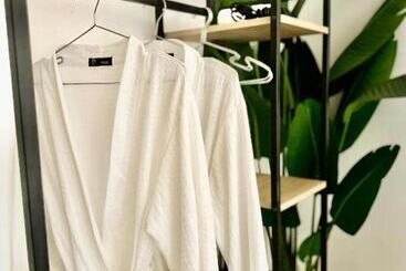 هتل Medeseri Holistic Health And Wellness Centre