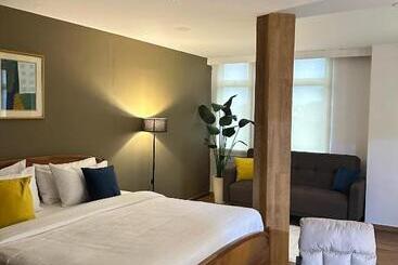 هتل Medeseri Holistic Health And Wellness Centre