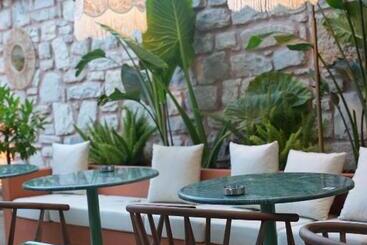 هتل Pietra Social House