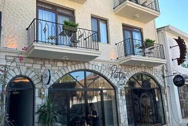 هتل Pietra Social House