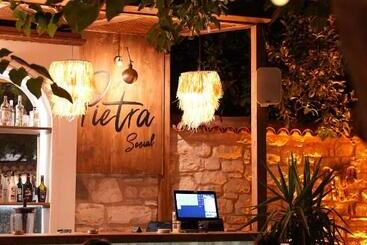 هتل Pietra Social House